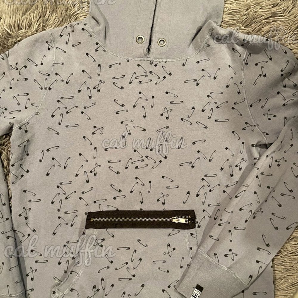 VOLCOM SAFETY PIN PRINT HOODIE sz SMALL